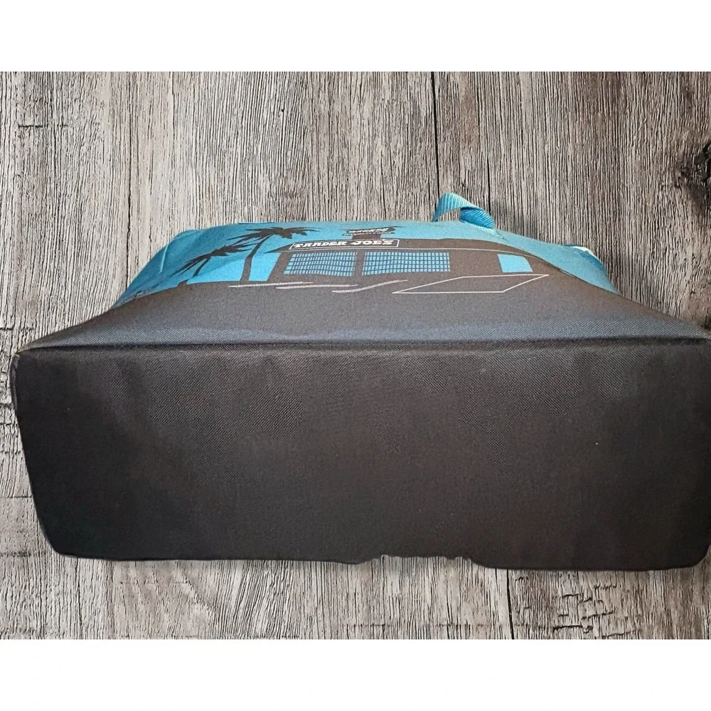 Trader Joe's Teal GREEN Edition Reusable Insulated Shopping Eco Bag 8Gallon RARE